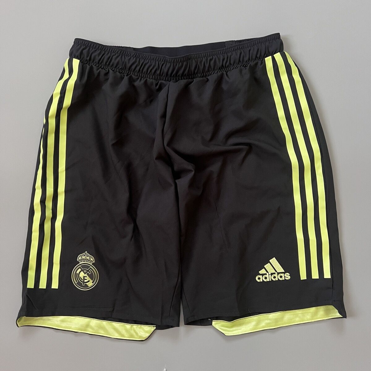 pantaloncini-real-madrid-725izl.jpg
